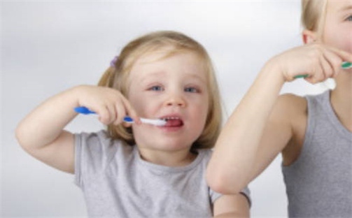 严姓稳重大气的男生名字