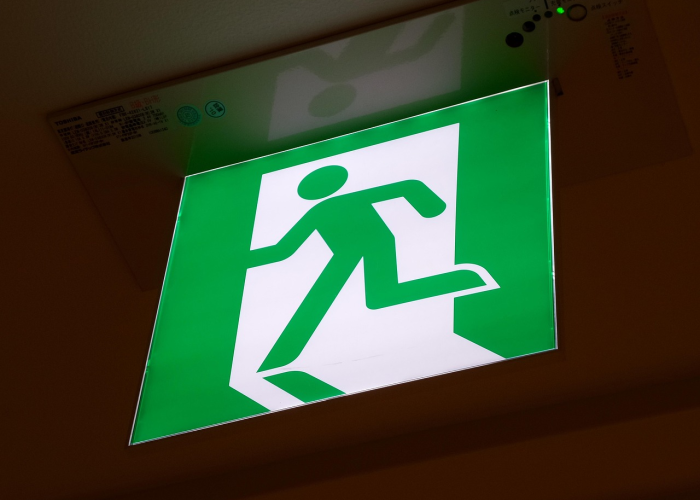 城市疫情数字罗盘转动，千万人次的无声叩问：感染高峰下的生命航道与治理灯塔