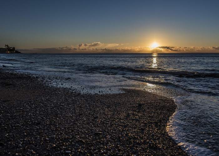 男子隐瞒行程致55人隔离被判刑 → 隐瞒致近400人隔离