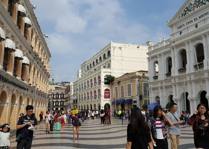 🕘 德银上调美国雅保目标价至195美元