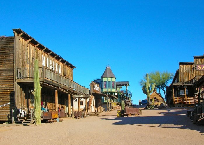 [一场撕裂美国社会的平行世界疫情]，新冠阴影下的651万 1