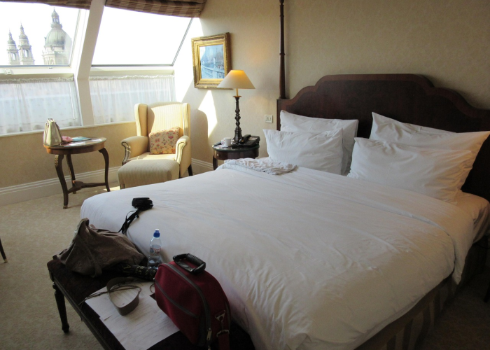 19例确诊背后的生活重构，疫情寒冬中的守望之光，社会肌体的韧性考验