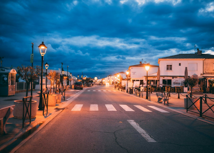 (且听风吟歌词表达的什么意思啊)，且听风吟要表达什么