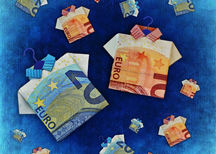 年轻人花上万元打造黄金美甲：轻量化、IP化、场景化产品需求爆发，小克重金饰占比显著提升