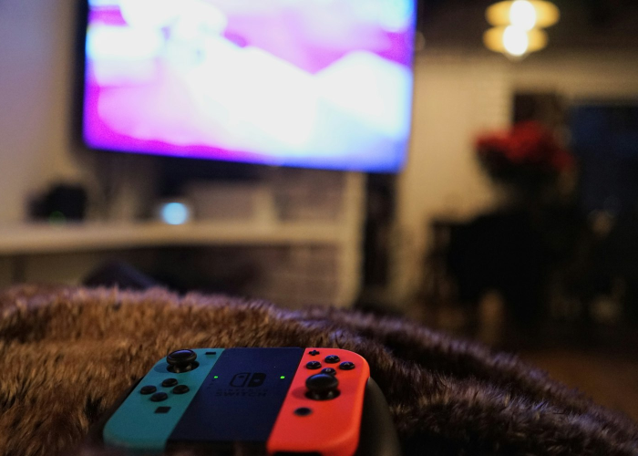 全球日均增八万例 → 全球日增超84万例 美英日增创新高