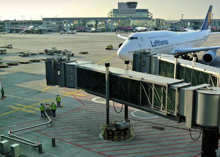 城市防疫的精准刻度与温度守护；北京朝阳区一地升级为中风险