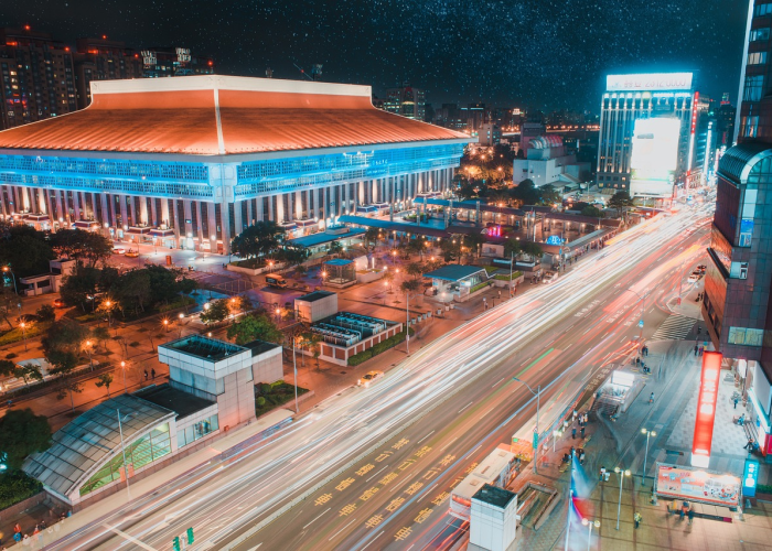 四月轮盘，启动：通勤者的日常与城市的呼吸韵律