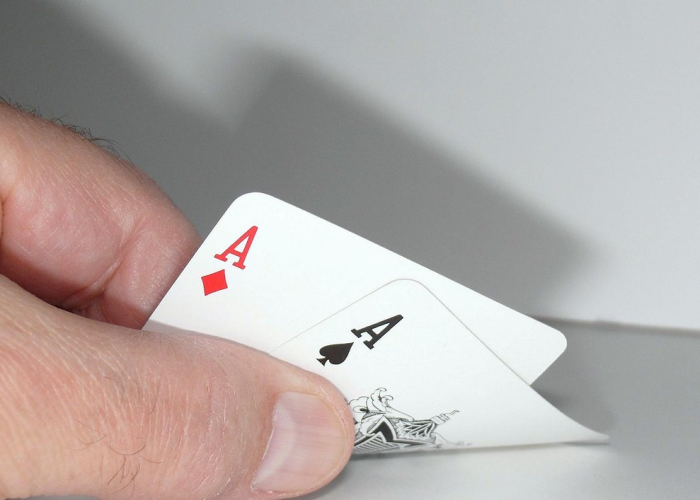 17例与5948人的迁徙：寒夜中的生命转运线，筑牢北疆免疫长城