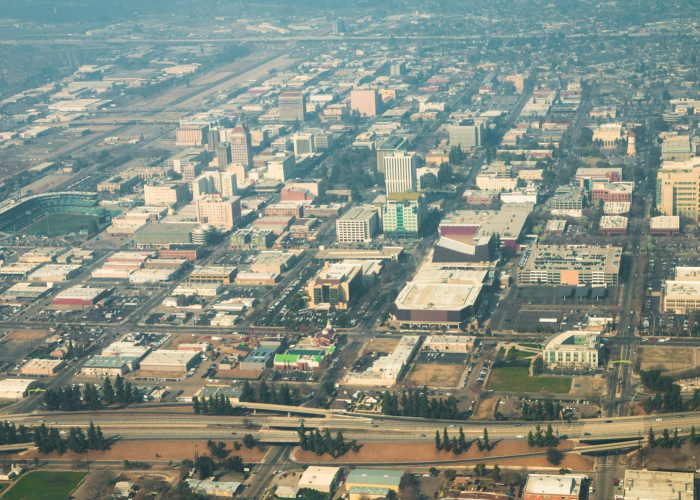 7例感染者的跨省轨迹：流动中的个体命运与城市免疫系统的微缩图景