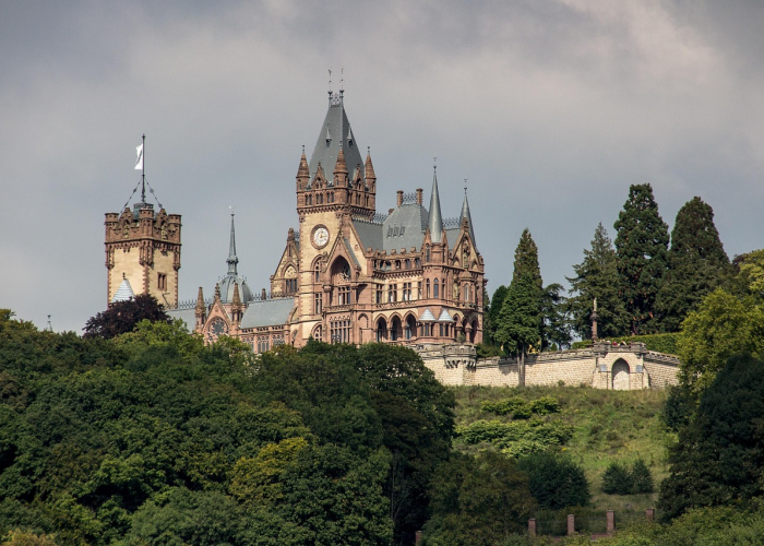 38例新增背后的疫情防线：个体坚守与系统韧性，一座城市的生命天平