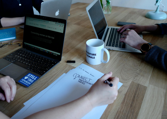 182万确诊背后的生命之重：疫情漩涡中的美国家庭与一座正在改变的城市