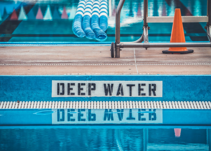 ➡️ 华南海鲜市场老板死亡 → 华南海鲜市场 背锅