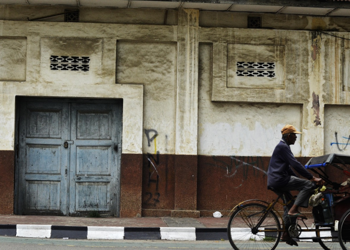 发烧成为常态与千万人网格：城市免疫系统的沉默演练